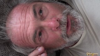 Old Man Watches Young Lovers - бесплатное порно на GEEZ.TUBE