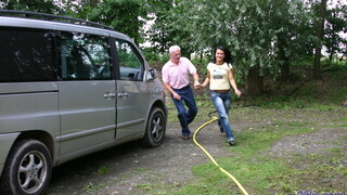 Old and Young Outdoor Fun - бесплатное порно на GEEZ.TUBE