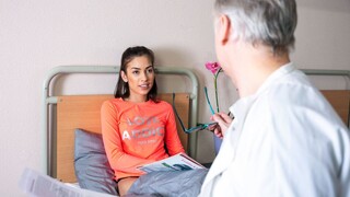 Смотри Patient Fucks Doctor’s Tight Pussy - Close-Up Creampie на GEEZ.TUBE - лучшие видео