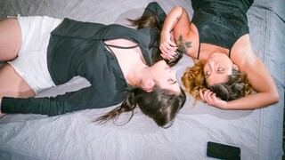Bedroom Orgasms for Two Lovely Lesbians - бесплатное порно на GEEZ.TUBE