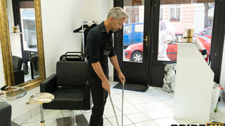 Barber Shop Experience with Czech Girl - бесплатное порно на GEEZ.TUBE