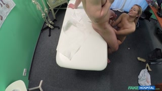 Смотри Amateur Nurse Sucks Tech's Cock на GEEZ.TUBE - лучшие видео