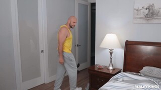 My Sister's Trimmed Pussy Friend Gets Fucked - бесплатное порно на GEEZ.TUBE