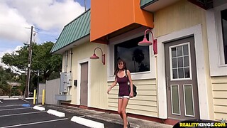 Смотри Chasity Takes Hard Cock in Car Sex на GEEZ.TUBE - лучшие видео