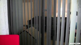Glasses-Wearing Blonde Gets Facial - бесплатное порно на GEEZ.TUBE