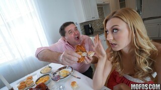 Alexa's Natural Tits and Valentina's Feet in POV Porn - бесплатное порно на GEEZ.TUBE
