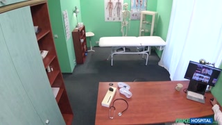 Смотри Patient Receives a Medical Handjob на GEEZ.TUBE - лучшие видео
