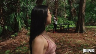 Outdoor Sex with Brunette and Big Cock - бесплатное порно на GEEZ.TUBE