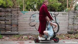 Смотри Flashing, Gagging & Hardcore Fuck with Blake Blossom на GEEZ.TUBE - лучшие видео