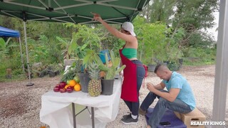 Standing Doggystyle with Trimmed Pussy Roxie Sinner - бесплатное порно на GEEZ.TUBE