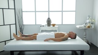Freya Dee's Small Boobs Get Oiled Up - бесплатное порно на GEEZ.TUBE