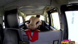 Смотри Outdoor Car Blowjob - Taxi Cab Fun на GEEZ.TUBE - лучшие видео