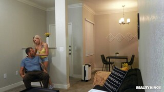 Amateur cheating wife enjoys ass fingering and hard fuck - бесплатное порно на GEEZ.TUBE