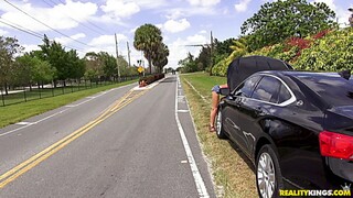 Смотри Trimmed Pussy Lux Lisbon Gets Pounded in Pickup Truck на GEEZ.TUBE - лучшие видео
