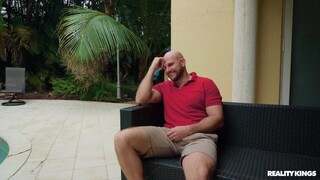 Pool Girl's Trimmed Pussy Gets Fucked - бесплатное порно на GEEZ.TUBE