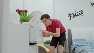 Natural Tits Stepmom's Amateur Blowjob - бесплатное порно на GEEZ.TUBE