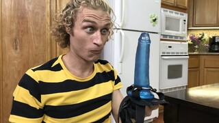 Trimmed Pussy Takes Strap-On - бесплатное порно на GEEZ.TUBE