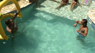 Смотри Facial Fun with Yasmine and Gang на GEEZ.TUBE - лучшие видео