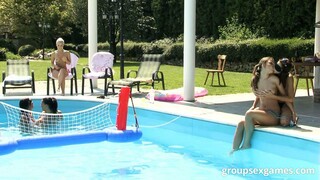 Nesty Gre and Anita Pearl's Strap-on Play - бесплатное порно на GEEZ.TUBE