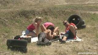 Hardcore Outdoor Action with Blonde and Brunette - бесплатное порно на GEEZ.TUBE