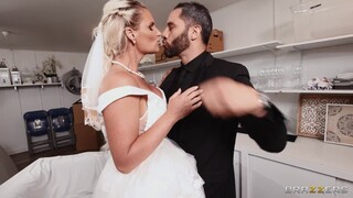 Wedding Threesome: BrideZZilla Fucked in Doggystyle & Cowgirl - бесплатное порно на GEEZ.TUBE