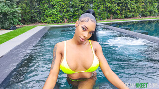 Hot Teen Jaymee Green’s Bikini Reveal - бесплатное порно на GEEZ.TUBE