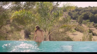 Shaved Clover Pleasures by the Pool - бесплатное порно на GEEZ.TUBE