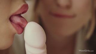 Смотри Naomi and Mencia's Sexy Playtime на GEEZ.TUBE - лучшие видео