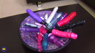 Mature Sluts Raquelle and Francsina Playing with Toys - бесплатное порно на GEEZ.TUBE
