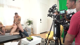 BTS Sex: Blonde Babe Takes Two at Once - бесплатное порно на GEEZ.TUBE