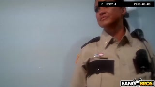 Смотри Brunette Kailani Kai rides cop's dick in cell на GEEZ.TUBE - лучшие видео