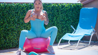 Full Service MILF Trainer Satisfies Guys - бесплатное порно на GEEZ.TUBE