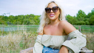 Hot MILF Little Louise Makes a Sexy Arrangement - бесплатное порно на GEEZ.TUBE