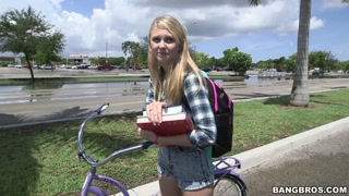 Blonde Teen Gets Pounded in Public Transport - бесплатное порно на GEEZ.TUBE