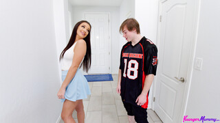 Stepmom POV Blowjob - Alice Visby Deep Throats Big Cock - бесплатное порно на GEEZ.TUBE