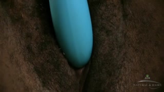 Hairy Misty gets off with a sex toy in nature - бесплатное порно на GEEZ.TUBE
