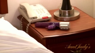 Kelly finds bliss with her vibrator - бесплатное порно на GEEZ.TUBE