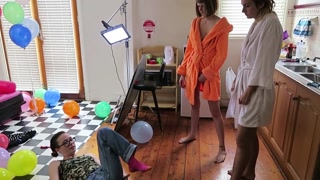 Behind the Camera with Molly & Ray - Uncensored - бесплатное порно на GEEZ.TUBE