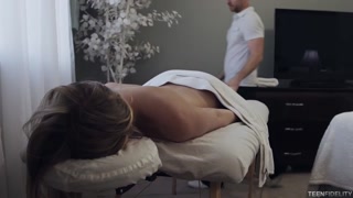 Chloe Scott’s Young Pussy Massaged Deep - бесплатное порно на GEEZ.TUBE