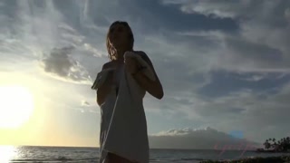 Смотри Peyton’s small tits bounce in POV beach sex на GEEZ.TUBE - лучшие видео
