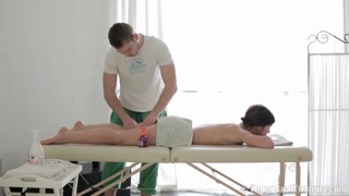 Surprise anal after massage for tiny Raisa - бесплатное порно на GEEZ.TUBE