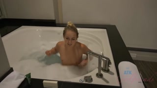 Amateur girlfriend Scarlett Sage gets her tight pussy filled - бесплатное порно на GEEZ.TUBE
