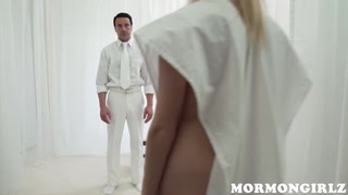 Pale Blonde Kara Washing Taboo Mormon Style - бесплатное порно на GEEZ.TUBE