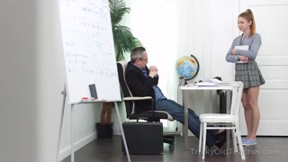 Brunette teacher Melisa Benz works her hands on older guy - бесплатное порно на GEEZ.TUBE