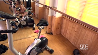 Hot Gym BJ - Stasy Riviera Small Tits & Tight Pussy - бесплатное порно на GEEZ.TUBE
