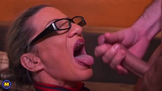 Naughty housewife with young guy - Gigi S facial finish - бесплатное порно на GEEZ.TUBE