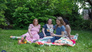 Big Ass Stepmoms Gertruda and XXL Lady Fuck Skinny Maya Sinn in Lesbian Group - бесплатное порно на GEEZ.TUBE