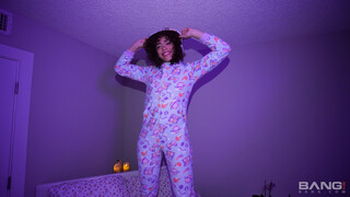 Willow Ryder Wants a Dirty Pajama Party - бесплатное порно на GEEZ.TUBE
