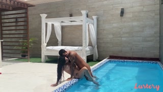 Carel and Ria: Wet Pool Fuck for Two - бесплатное порно на GEEZ.TUBE