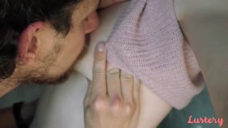 Смотри Arden's Brown Hair, Tattoo, and Moans in a Kissing Moment на GEEZ.TUBE - лучшие видео